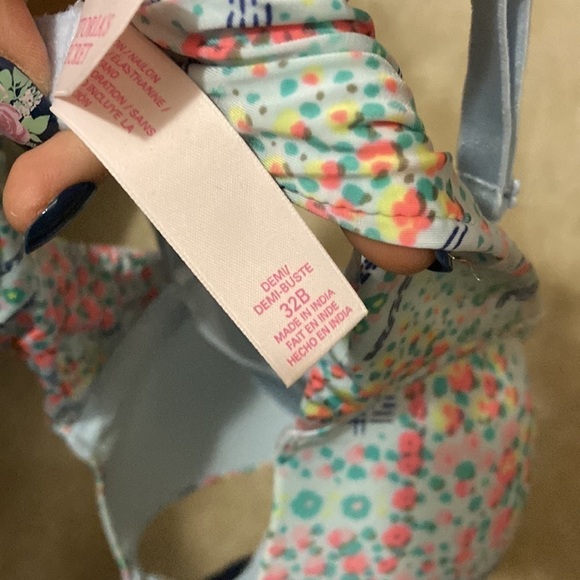 Victoria’s Secret floral bra - Picture 2 of 2